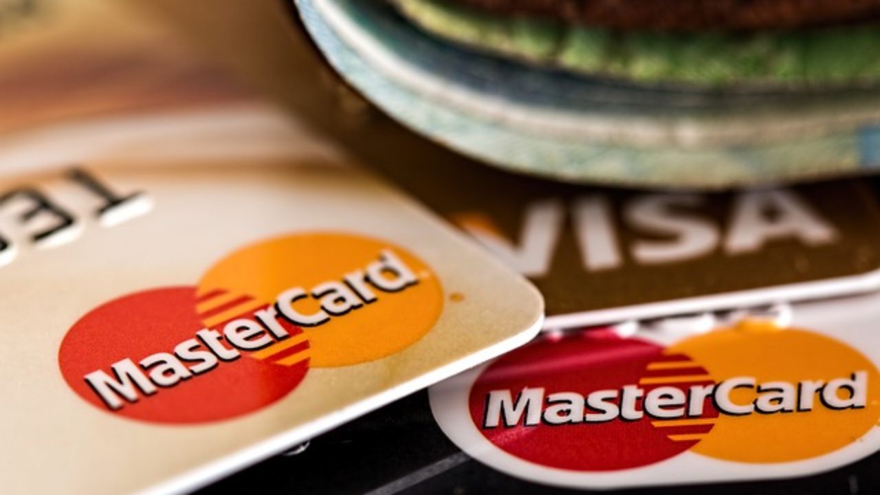 Is It Better To Pay Off Your Credit Card Or Keep A Balance
